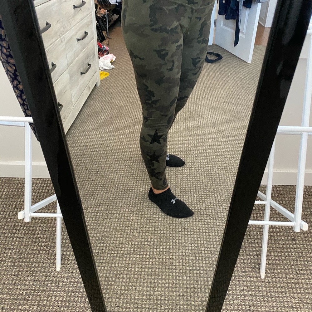 Strut this Star Camo Legging
